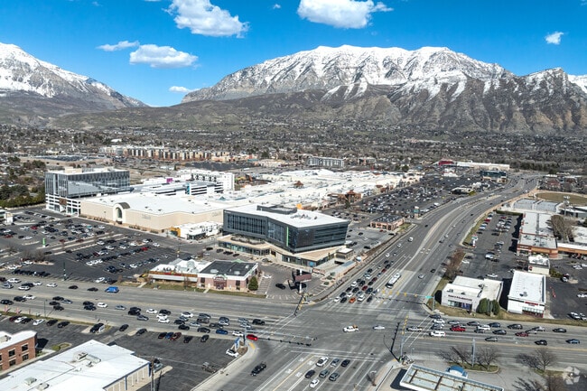 University Place Mall is within minutes of Lakeview.