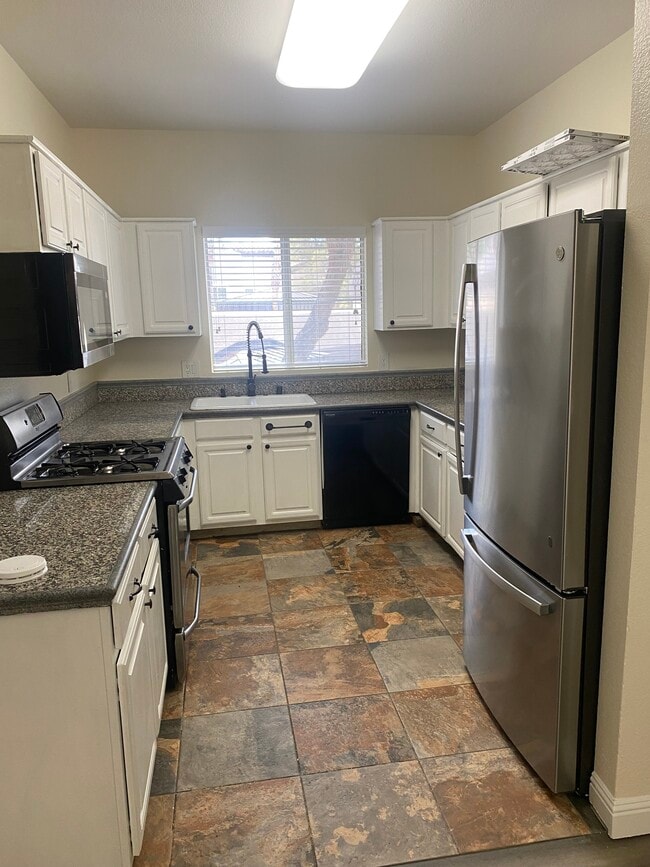 5250 S Rainbow Blvd unit 5250 S RAINBOW BLVD, Las Vegas, NV 89118 - photo 3