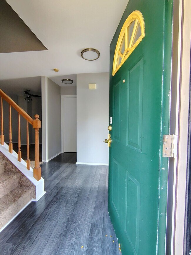 24757 Bashian Dr, Novi, MI 48375 - photo 4