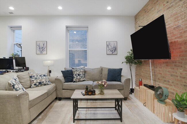 2316 W Augusta Blvd unit 2R, Chicago, IL 60622 - photo 2