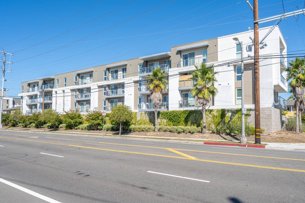 8820 Belford Ave unit 1013, Los Angeles, CA 90045 - photo 1