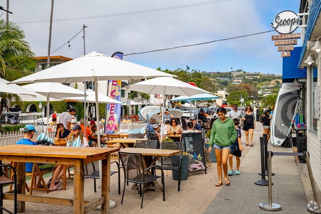 Avenida De La Playa features many tables to enjoy lunch or ice cream near Hidden Valley.