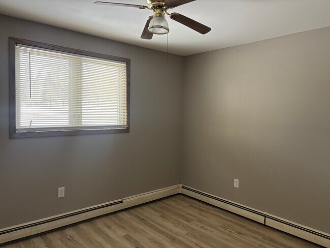 704 9th St NW unit 1, Cooperstown, ND 58425 - photo 6