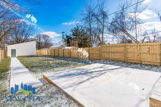 172 Whitethorne Ave, Columbus, OH 43223 - photo 2