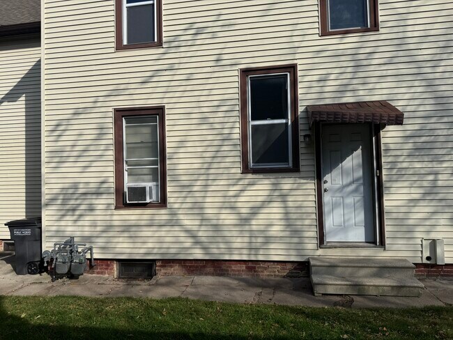 Side door to upper