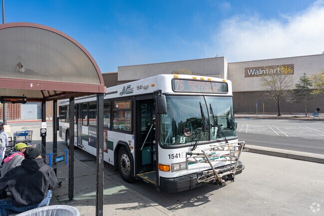 Public Transit is ready for your outing in Fairmede-Hilltop.