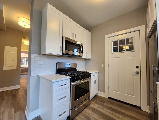 3931 N Janssen Ave unit 3, Chicago, IL 60613 - photo 6