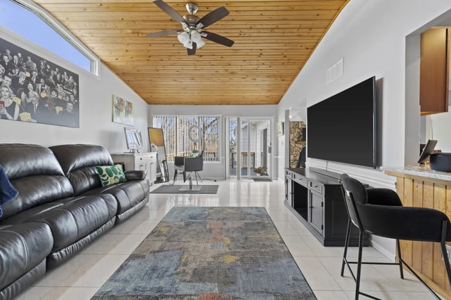 1723 Hillcrest Dr, Lake Geneva, WI 53147 - photo 3