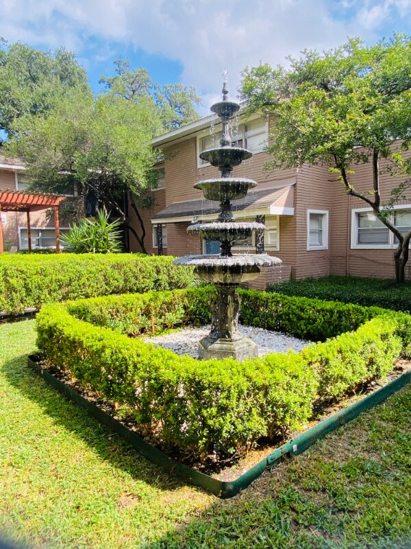 3619 Garrott St unit 25, Houston, TX 77006 - photo 1