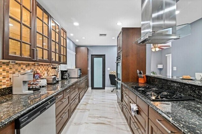 620 Camellia Ct, Plantation, FL 33317 - photo 5