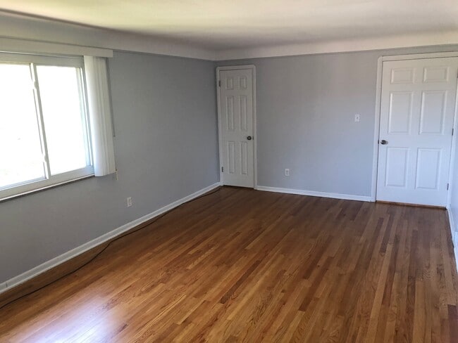 3442 Warren Rd, Cleveland, OH 44111 - photo 4