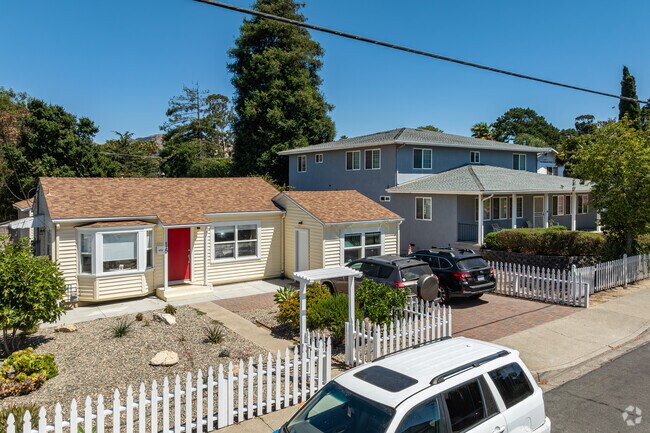 The homes of Bishops Knoll have moderately sized front and back yards.