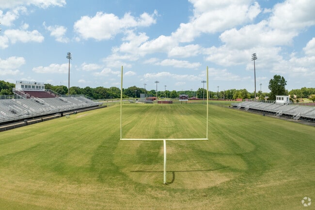 Cheer on the Eagles at Horn Lake High School.