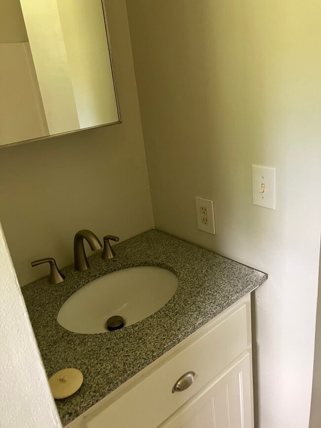 720 E Nelson Ave, Defuniak Springs, FL 32433 - photo 7