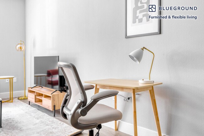 230 W 3rd St unit FL3-ID737, Long Beach, CA 90802 - photo 4