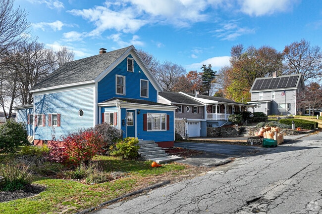 Typical homes in Cleghorn average from small to medium sizes in the area.