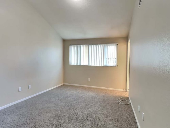 27848 Crosspath Ave, Canyon Country, CA 91351 - photo 6