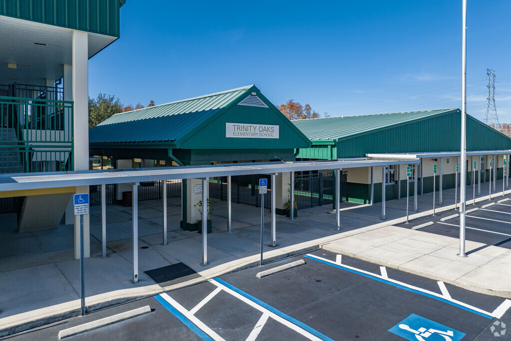At Trinity Oaks Elementary 69% of students are at least proficient in math and 65% in reading.