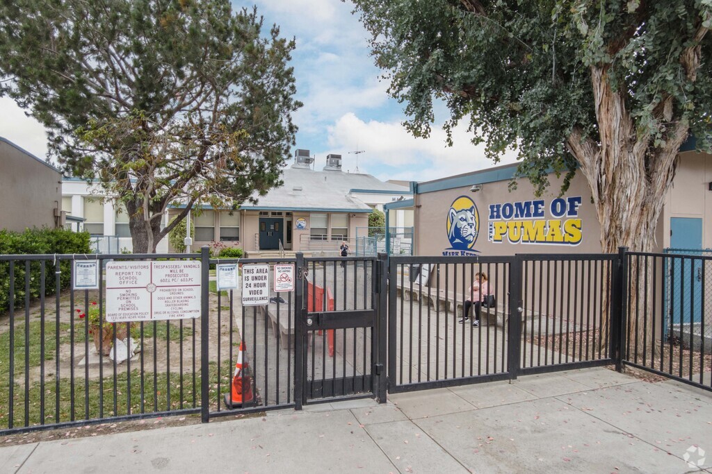 Mark Keppel School serves the young minds of Paramount, California.