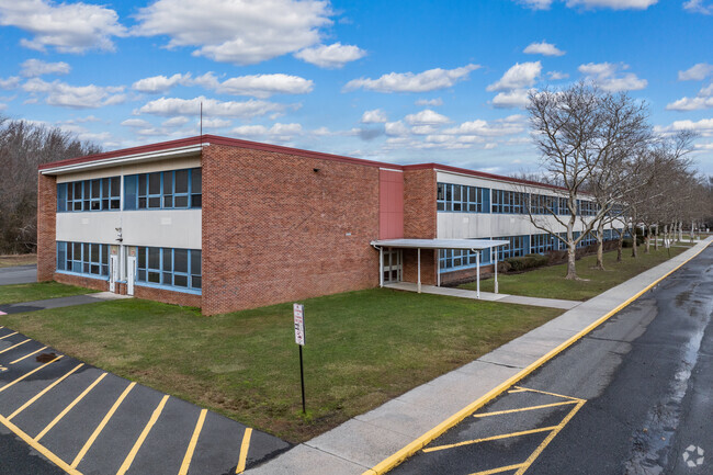 Lloyd Road Elementary School receives a B+ from NICHE.