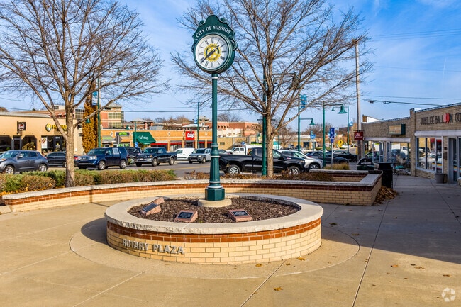 Rotary Plaza has a great selection of retail shops and eateries along Johnson Drive.