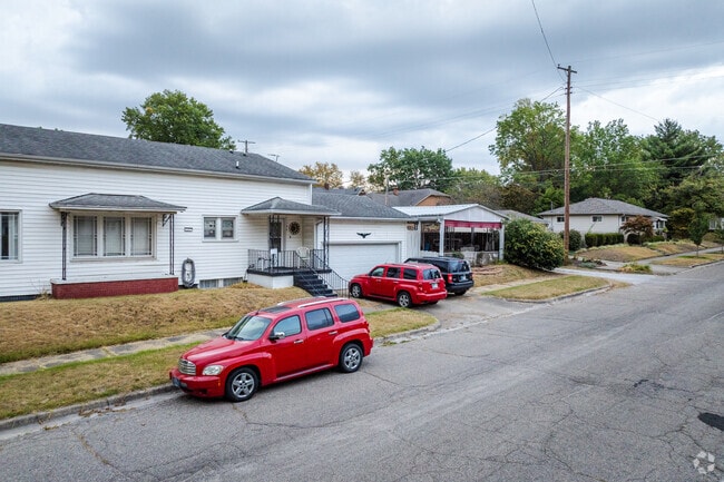 Deming home prices start around 130,000 dollars and reach up to 330,000 dollars.