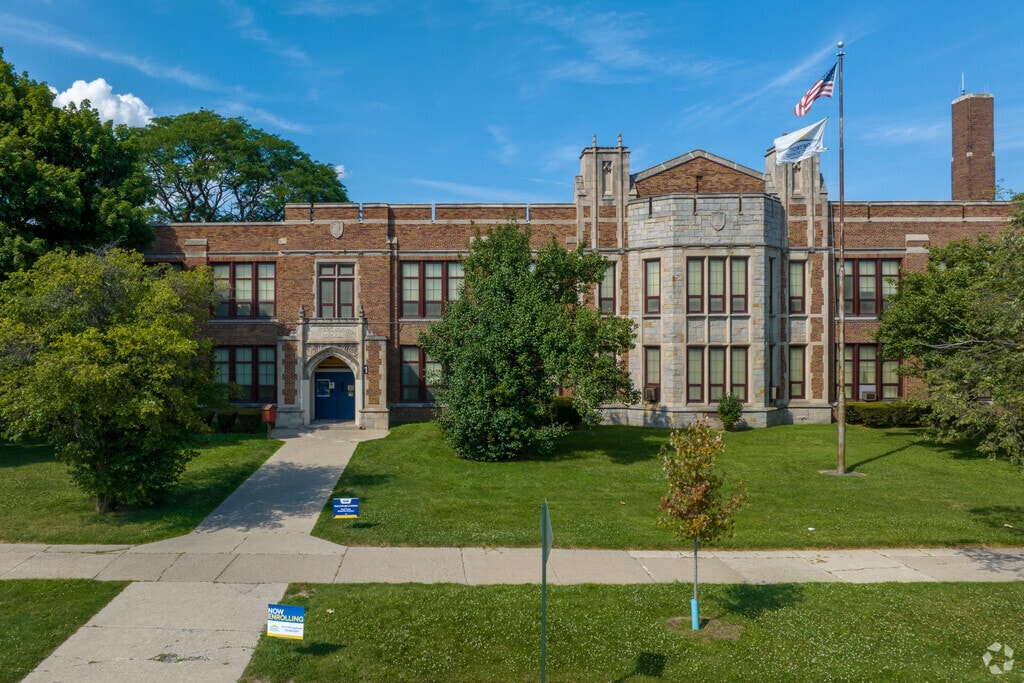 Mark Twain Elementary-Middle School welcomes Boynton students.