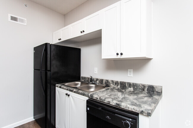 1BR, 1BA - 680 SF