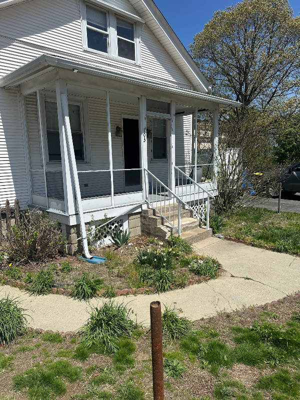 103 Henrietta St, Providence, RI 02904
