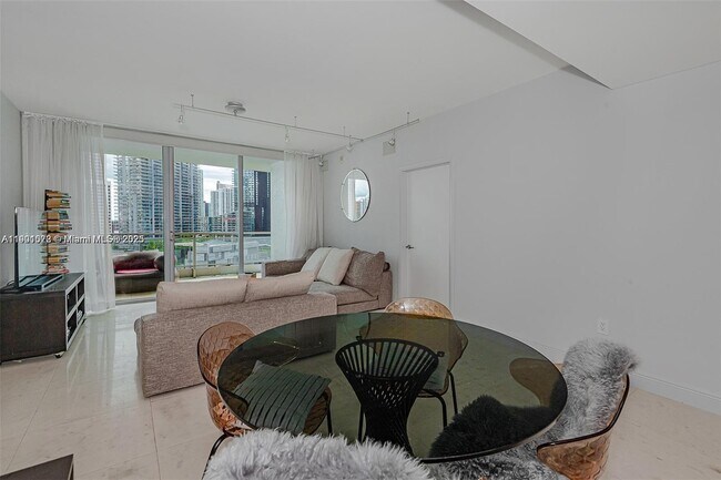 The Ivy Condominium unit TH505, Miami, FL 33130 - photo 6