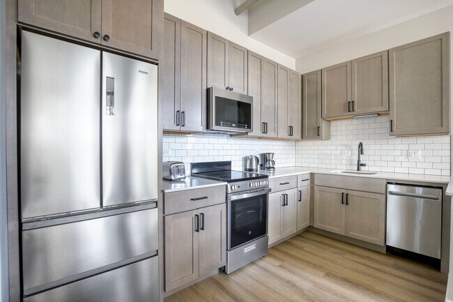 5600 N Sheridan Rd unit FL5-ID1383, Chicago, IL 60660 - photo 5