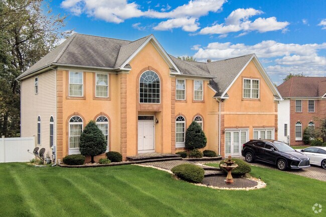 Large craftsman homes can be found in the Upper Southampton neighborhood.