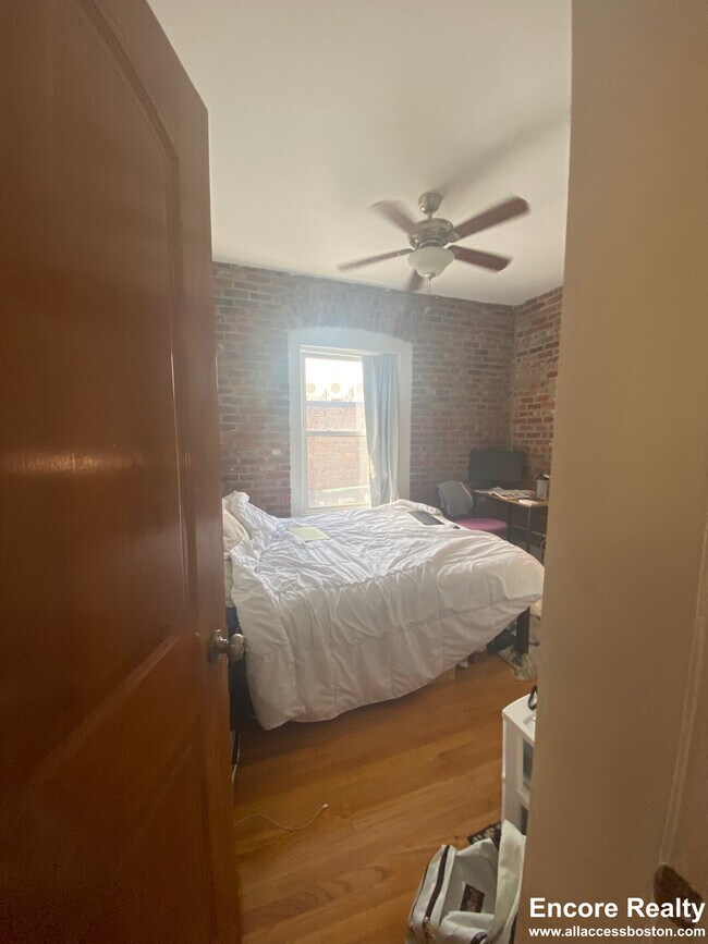 28 Fleet St unit 32, Boston, MA 02113 - photo 3