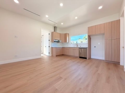 27445 Cherry Creek Dr, Valencia, CA 91354 - photo 2