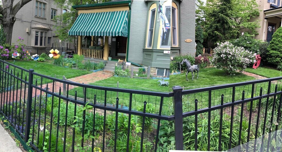 917 S Aiken Ave unit 917, Pittsburgh, PA 15232 - photo 1