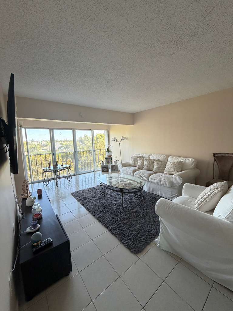 9180 Fontainebleau Blvd unit 401, Miami, FL 33172 - photo 1