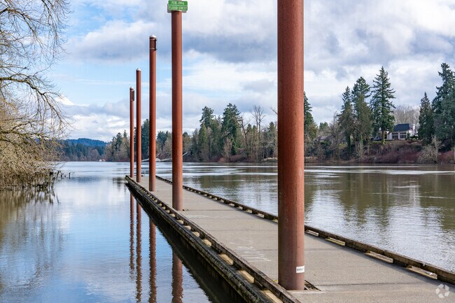 Memorial park, of Wilsonville offers easy access to the Colombia River.