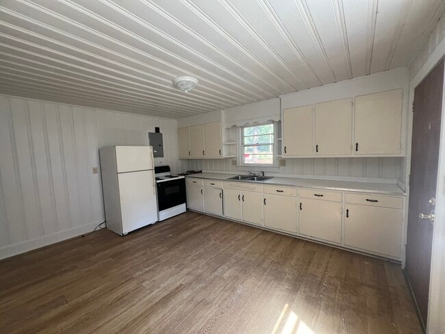 609 Jackson Ln, Kinston, NC 28501 - photo 3