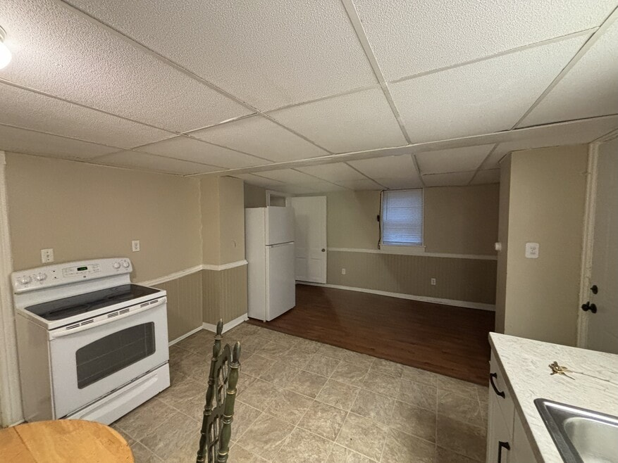 318 N 41st St unit 318B, Milwaukee, WI 53208 - photo 1