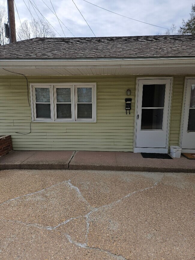 70 Elm St Unit 70 #2, Southbridge, MA 01550