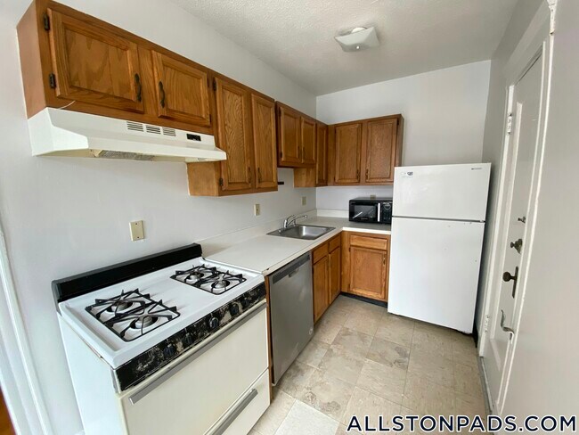 40 Chester St unit 10, Allston, MA 02134 - photo 4