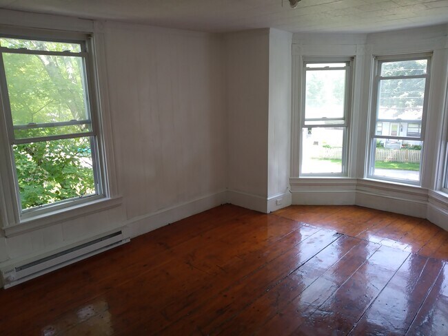21 Pleasant St unit 2, Upton, MA 01568 - photo 2