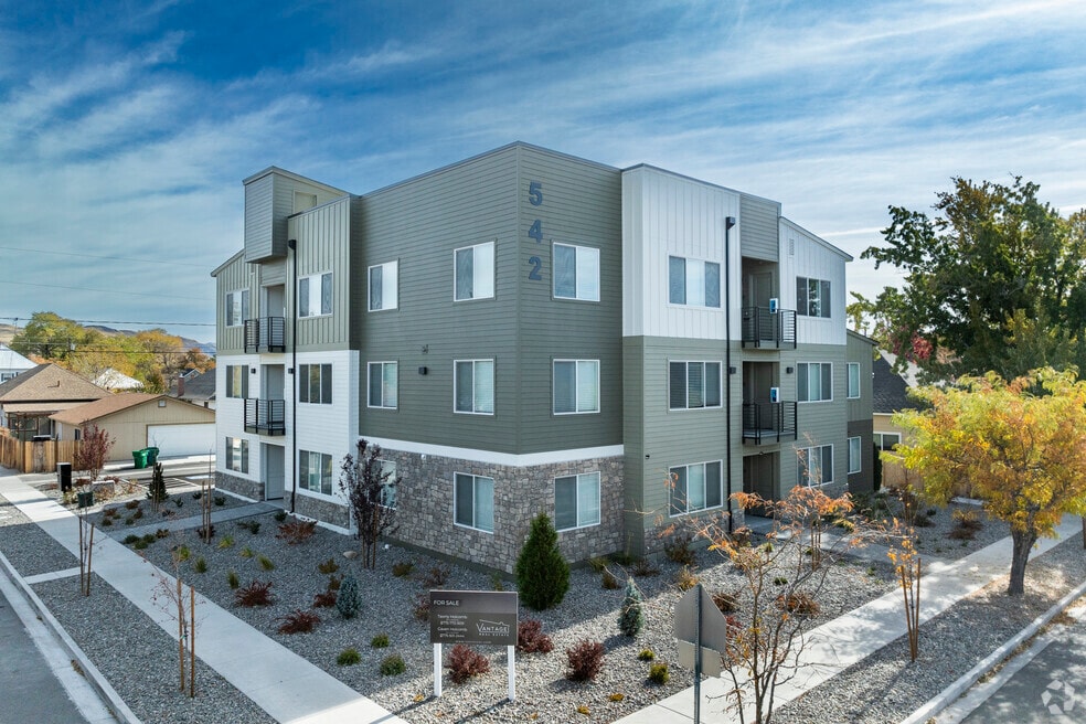 Move-In Ready! New Sparks Apartments with ...