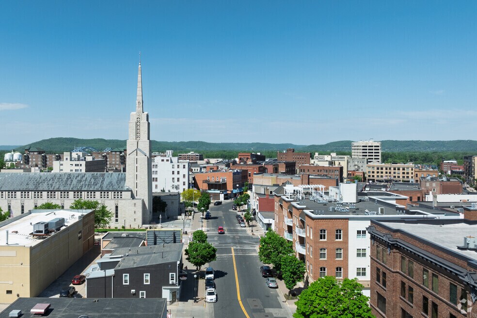 NH_DowntownLaCrosse_558399_P2_052825_FB_v1