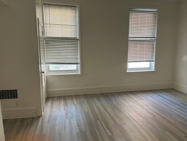 207 S 13th St unit 3rd Floor Rear, Philadelphia, PA 19107 - photo 4