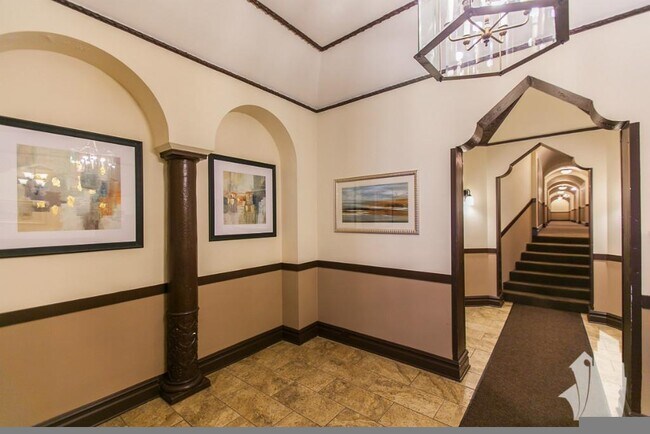 533 W Roscoe St unit 410, Chicago, IL 60657 - photo 2