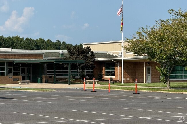 Salisbury Middle School serves the community of Salisbury.