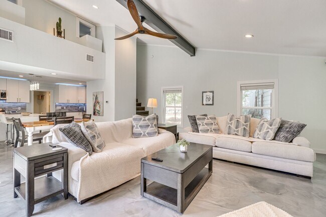 372 Plum St, Bastrop, TX 78602 - photo 6