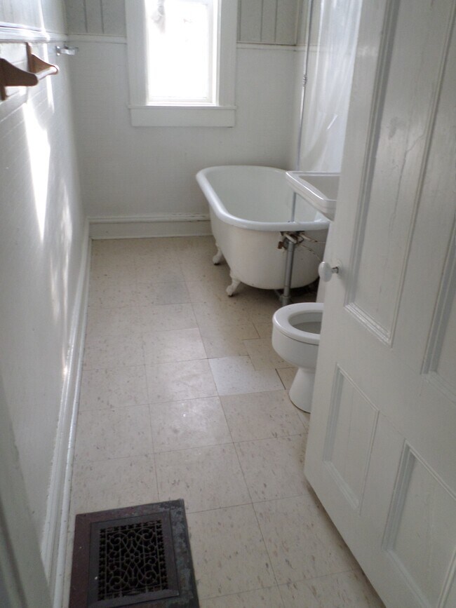 132 Colchester Ave unit 1, Burlington, VT 05401 - photo 7