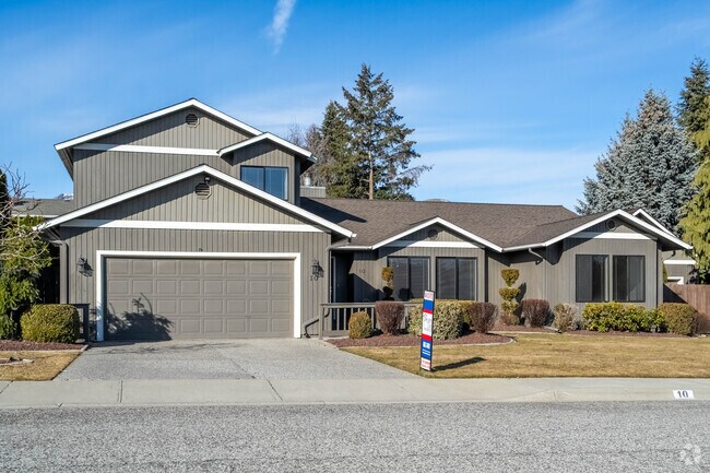Wenatchee offers luxury homes along quiet residential streets in the heart of the city.